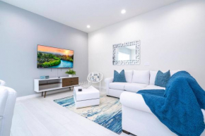 5 min to Disney NEW Upscale 5 Suites Villa